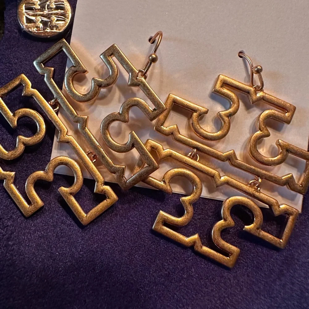 NEW Auth. Tory Burch Britten Logo Drop Earrings (Gold), on TB Earring Card